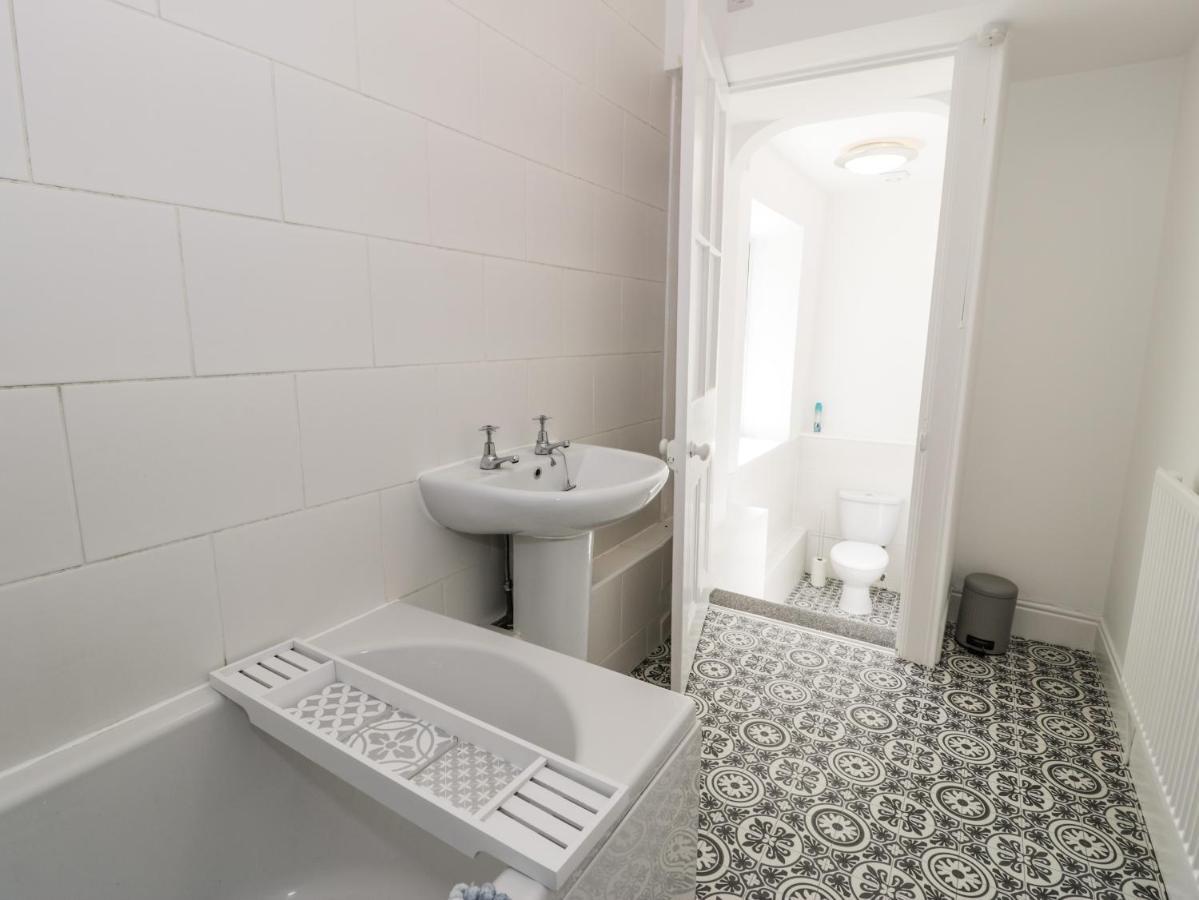 4a Victoria Place Apartment *
